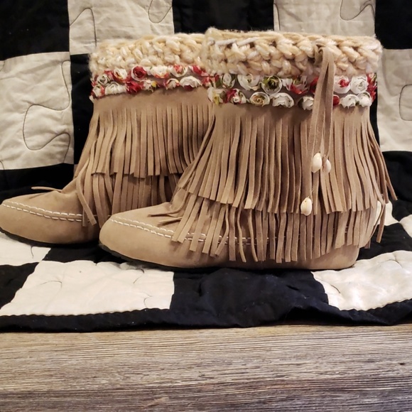 Boots - Picture 1 of 3